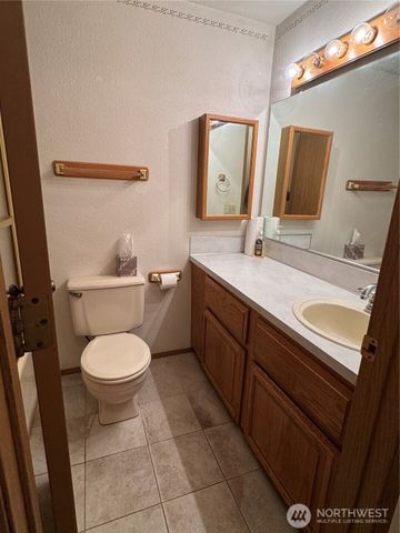 8220 Lake Forest Drive SE, Lacey, WA 98503