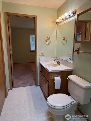 8220 Lake Forest Drive SE, Lacey, WA 98503