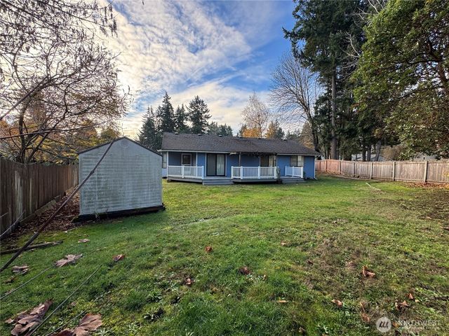 8220 Lake Forest Drive SE, Lacey, WA 98503