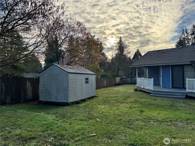 8220 Lake Forest Drive SE, Lacey, WA 98503
