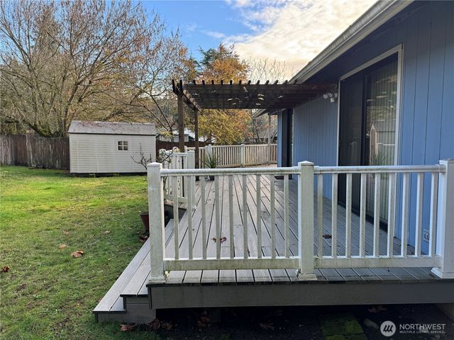 8220 Lake Forest Drive SE, Lacey, WA 98503