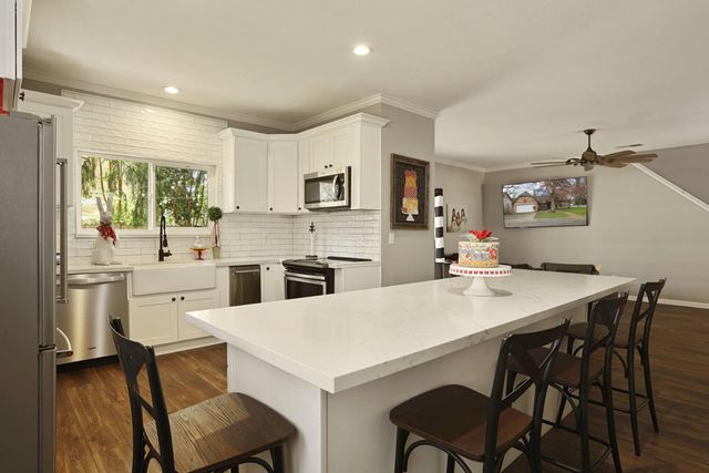 18010 Foreman Ct, Linden, CA 95236