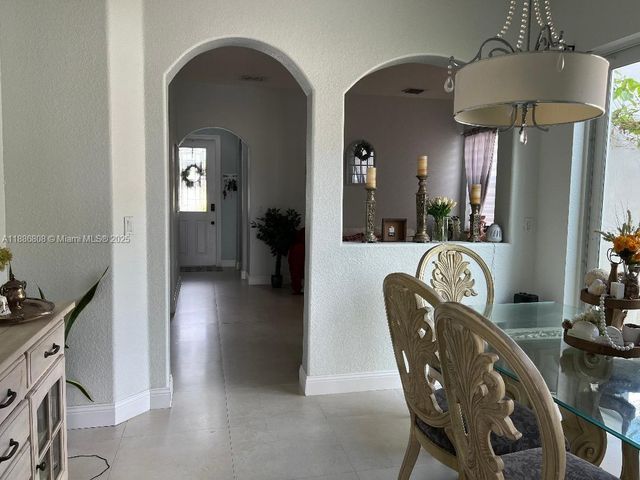 18247 NW 88th Pl, Hialeah, FL 33018
