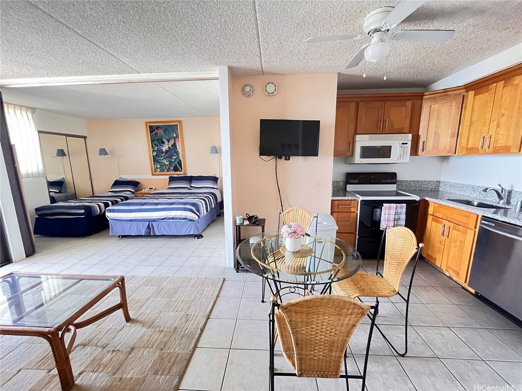 2240 Kuhio Avenue 2911, Honolulu, HI 96815