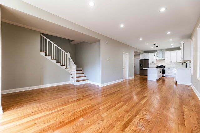 4924 W Congress Parkway, Chicago, IL 60644