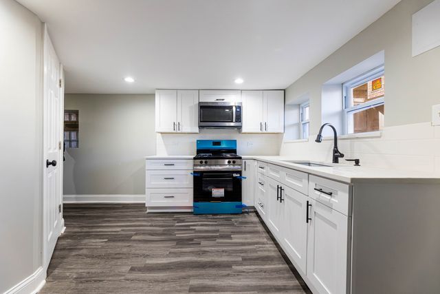 4924 W Congress Parkway, Chicago, IL 60644