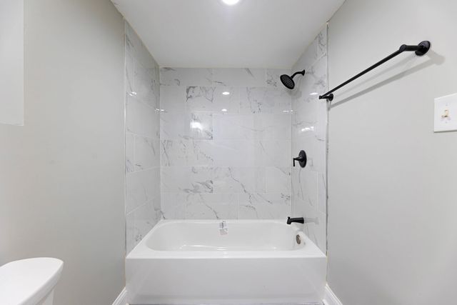 4924 W Congress Parkway, Chicago, IL 60644