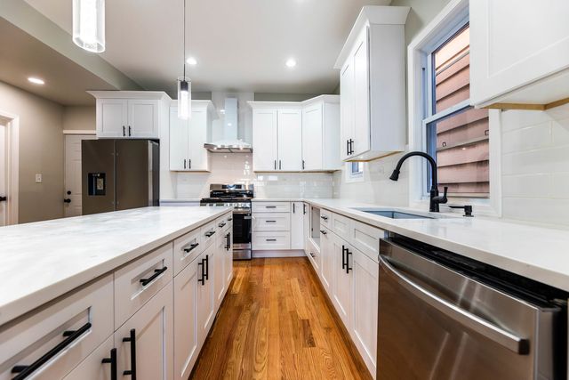 4924 W Congress Parkway, Chicago, IL 60644