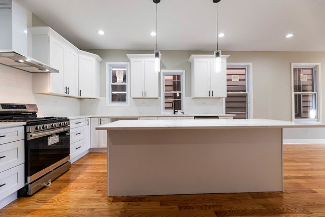 4924 W Congress Parkway, Chicago, IL 60644