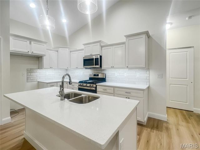 240 Stonebridge Bluff Drive, Maryville, IL 62062