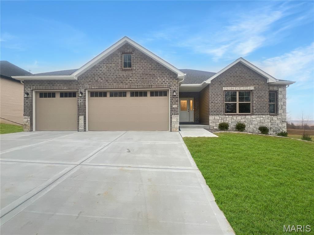 240 Stonebridge Bluff Drive, Maryville, IL 62062