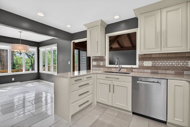 3 Gingerwood Lane, Bettendorf, IA 52722