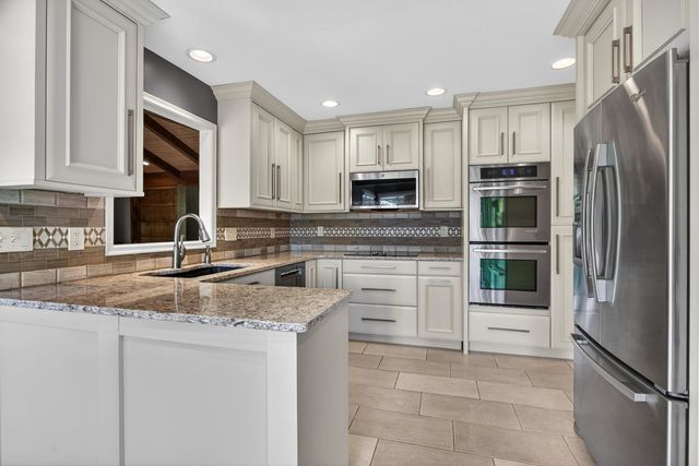 3 Gingerwood Lane, Bettendorf, IA 52722