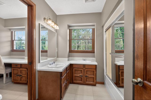 3 Gingerwood Lane, Bettendorf, IA 52722