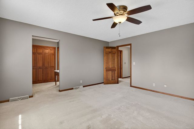 3 Gingerwood Lane, Bettendorf, IA 52722