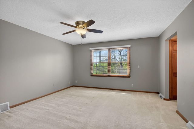 3 Gingerwood Lane, Bettendorf, IA 52722