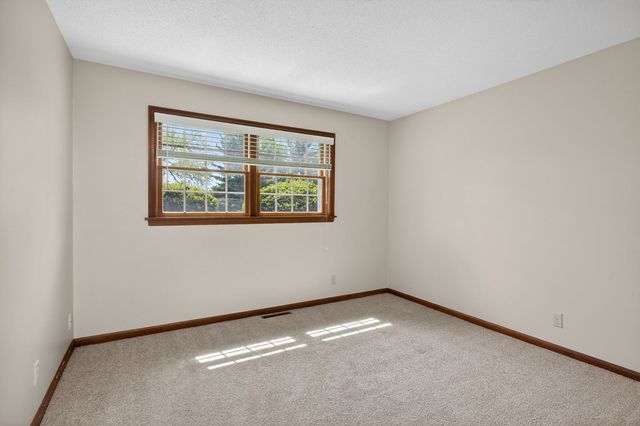 3 Gingerwood Lane, Bettendorf, IA 52722