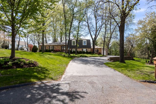 3 Gingerwood Lane, Bettendorf, IA 52722