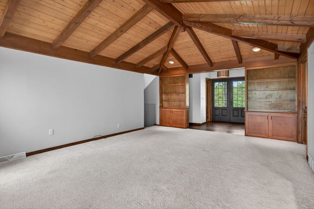 Image 12 of property listing at 3 Gingerwood Lane, Bettendorf, IA 52722