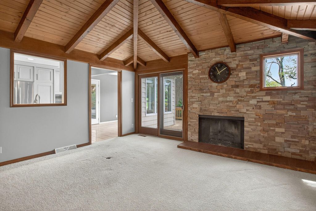 Image 13 of property listing at 3 Gingerwood Lane, Bettendorf, IA 52722
