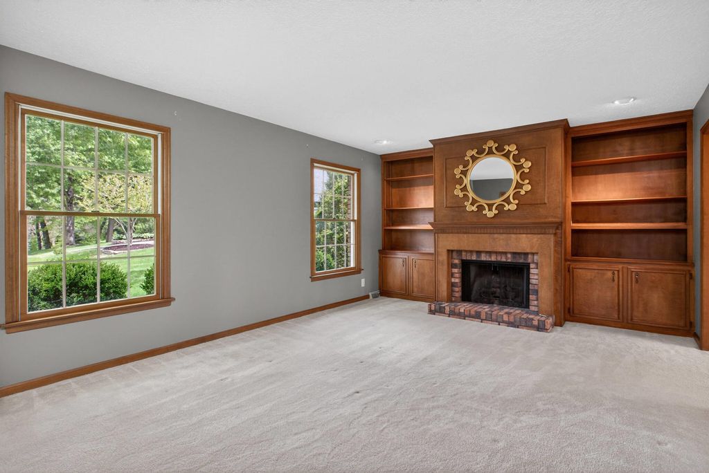 Image 15 of property listing at 3 Gingerwood Lane, Bettendorf, IA 52722