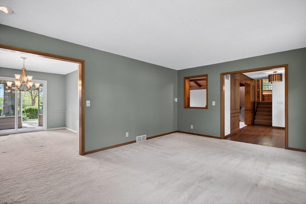 Image 17 of property listing at 3 Gingerwood Lane, Bettendorf, IA 52722