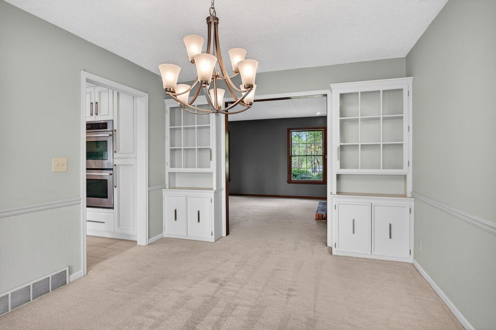 Image 19 of property listing at 3 Gingerwood Lane, Bettendorf, IA 52722