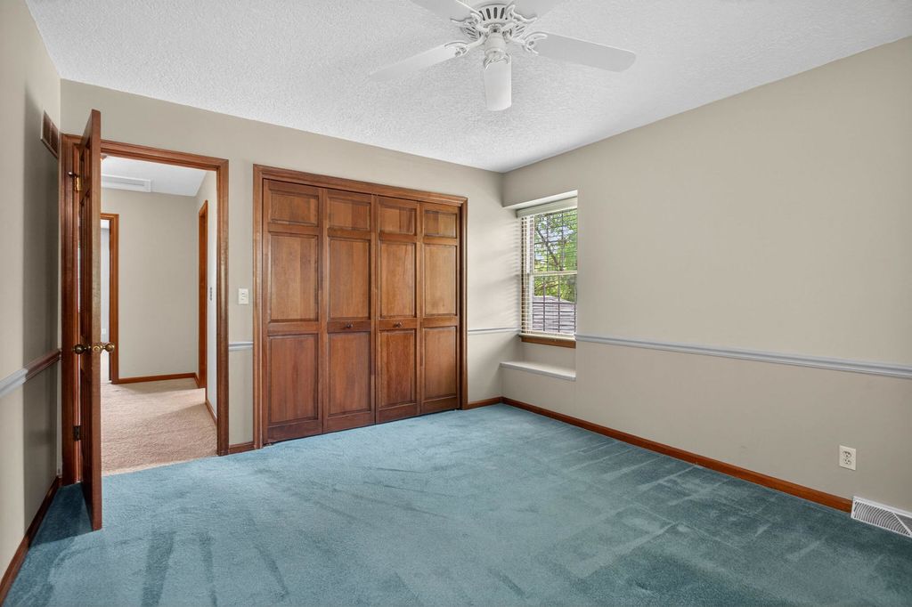 Image 30 of property listing at 3 Gingerwood Lane, Bettendorf, IA 52722