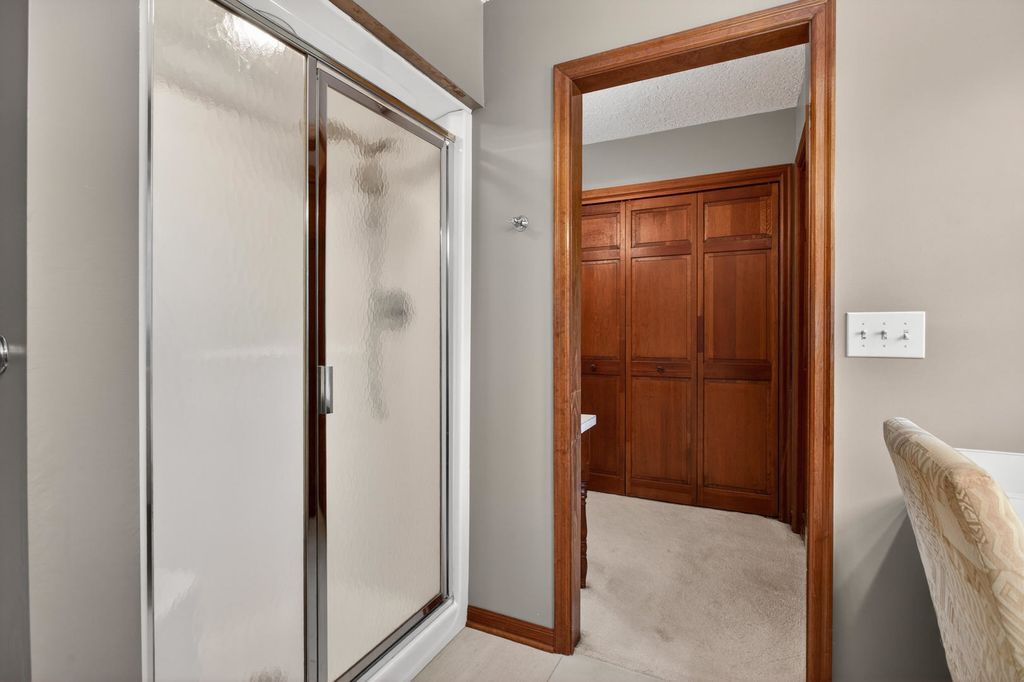 Image 34 of property listing at 3 Gingerwood Lane, Bettendorf, IA 52722