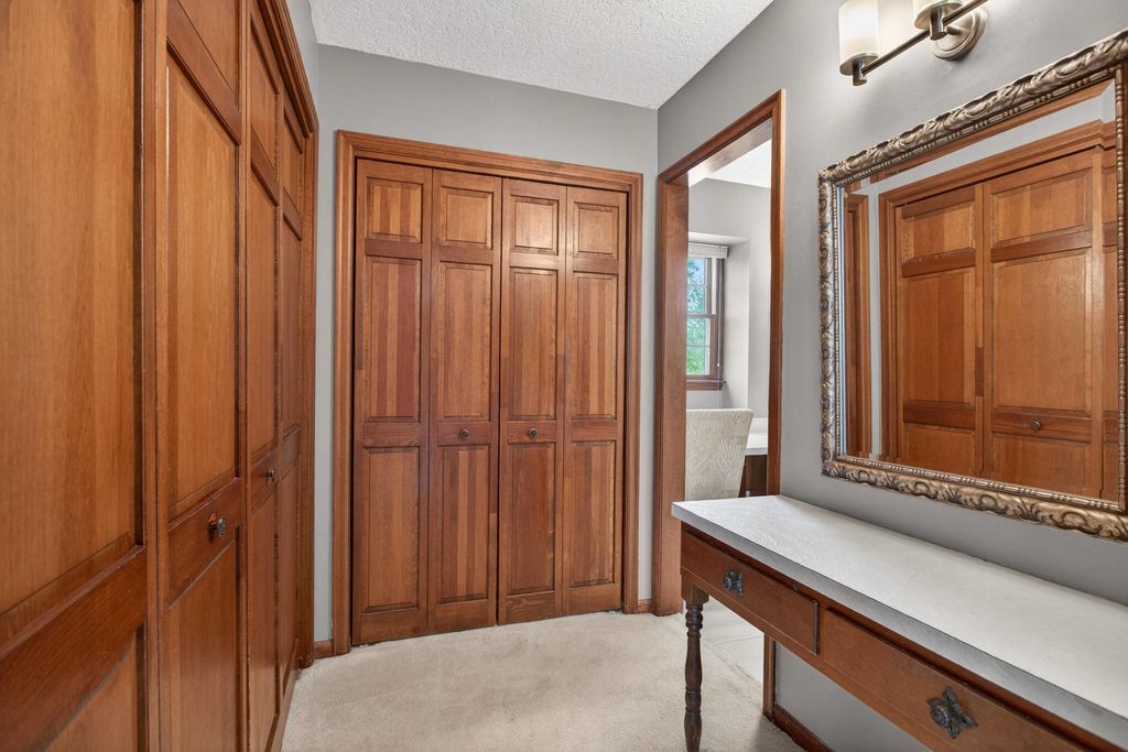 Image 36 of property listing at 3 Gingerwood Lane, Bettendorf, IA 52722