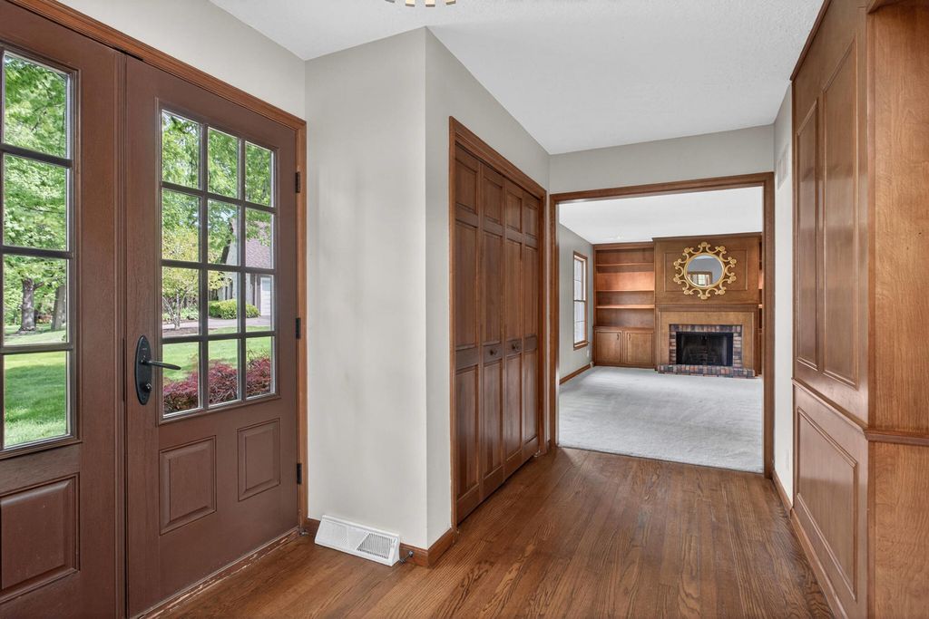 Image 5 of property listing at 3 Gingerwood Lane, Bettendorf, IA 52722