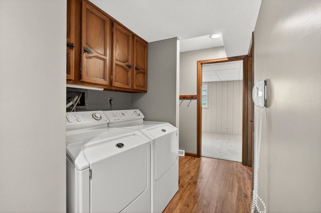 Image 43 of property listing at 3 Gingerwood Lane, Bettendorf, IA 52722
