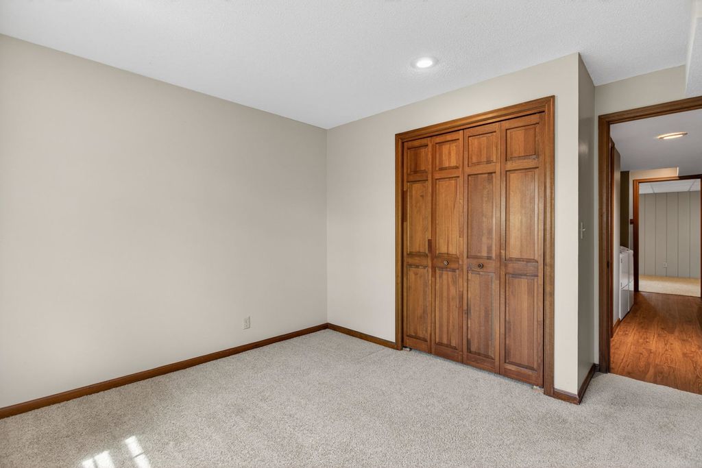 Image 47 of property listing at 3 Gingerwood Lane, Bettendorf, IA 52722