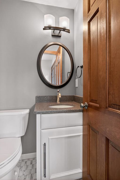 Image 6 of property listing at 3 Gingerwood Lane, Bettendorf, IA 52722