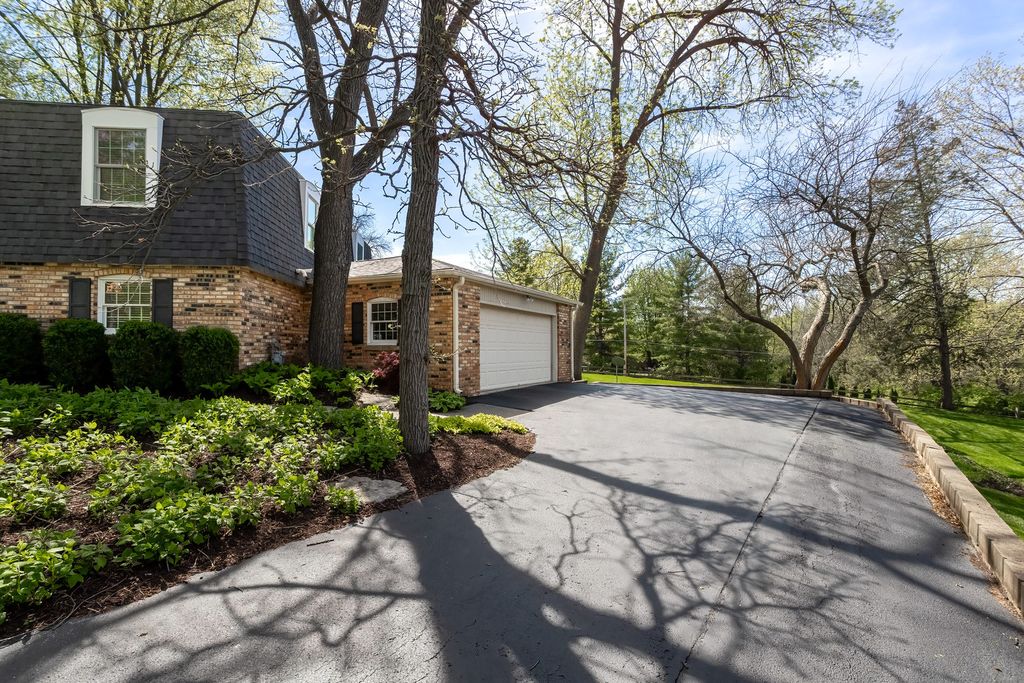 Image 53 of property listing at 3 Gingerwood Lane, Bettendorf, IA 52722
