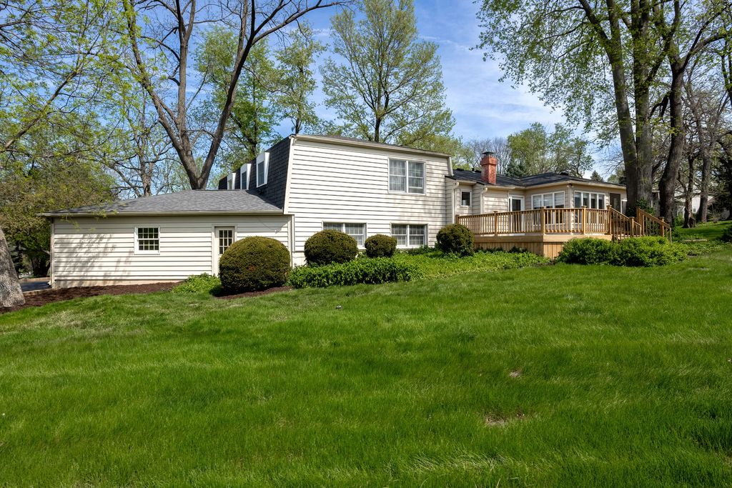 Image 56 of property listing at 3 Gingerwood Lane, Bettendorf, IA 52722