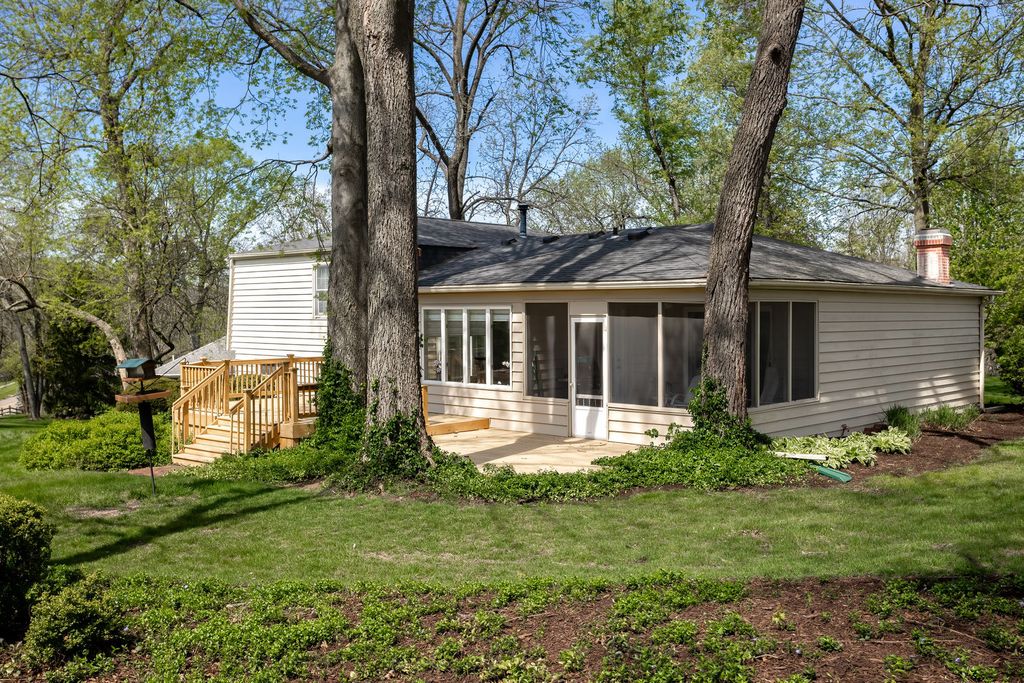 Image 59 of property listing at 3 Gingerwood Lane, Bettendorf, IA 52722