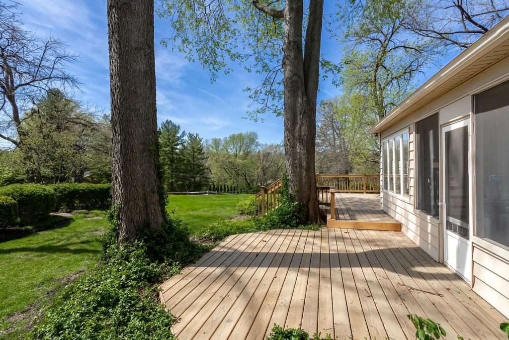 Image 62 of property listing at 3 Gingerwood Lane, Bettendorf, IA 52722