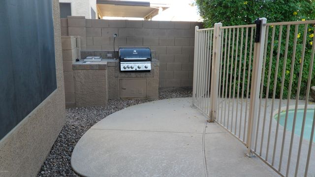 9008 W QUAIL Avenue, Peoria, AZ 85382