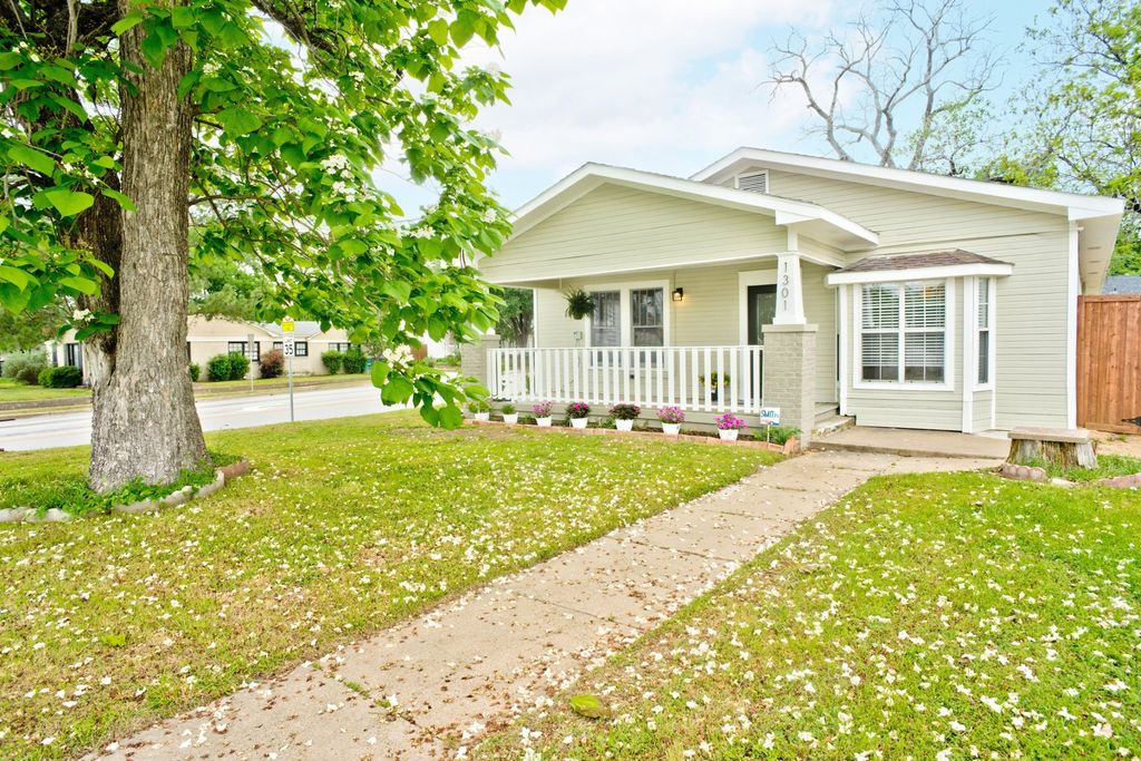 1301 N Sylvania Avenue, Fort Worth, TX 76111