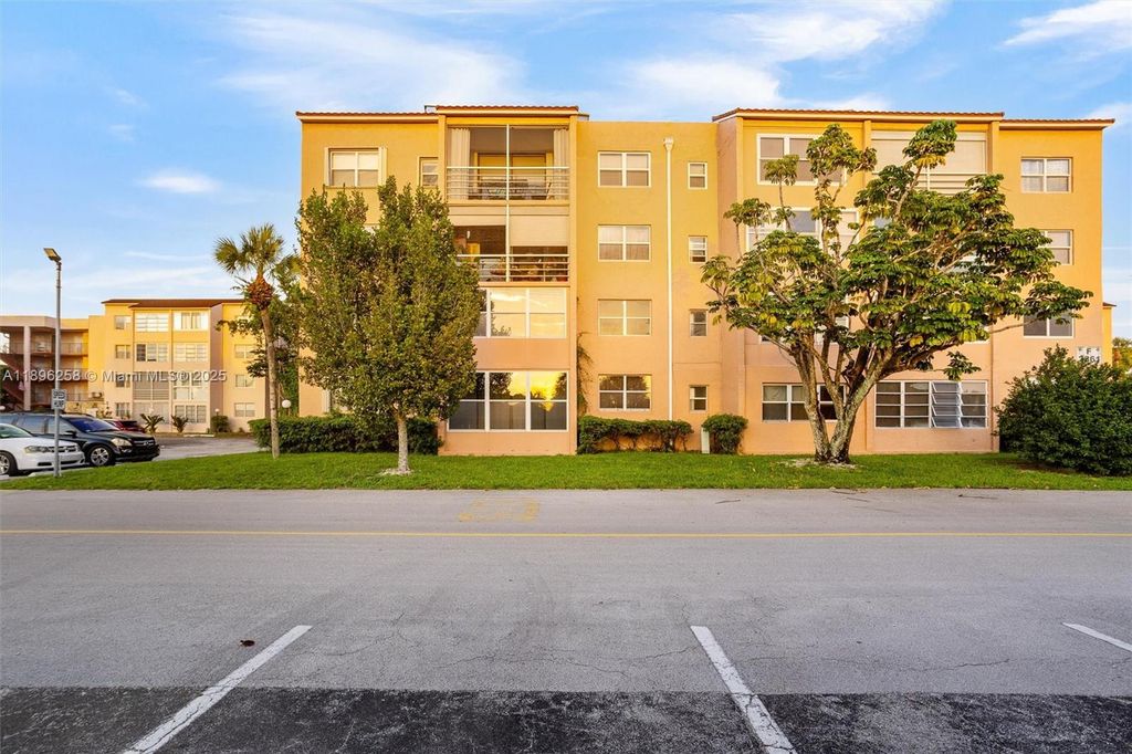 2861 Somerset Dr 203, Lauderdale Lakes, FL 33311