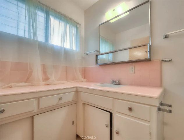 211 E California B7, Glendale, CA 91206