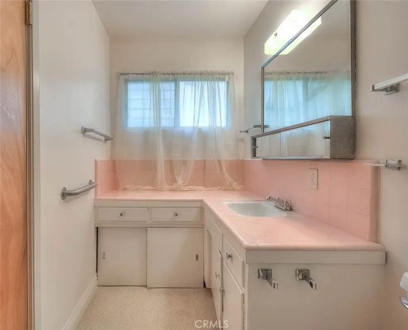 211 E California B7, Glendale, CA 91206