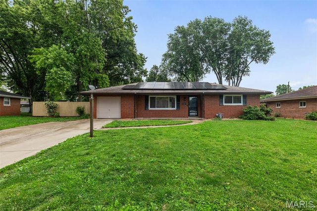 22 Buckingham Road, Belleville, IL 62226