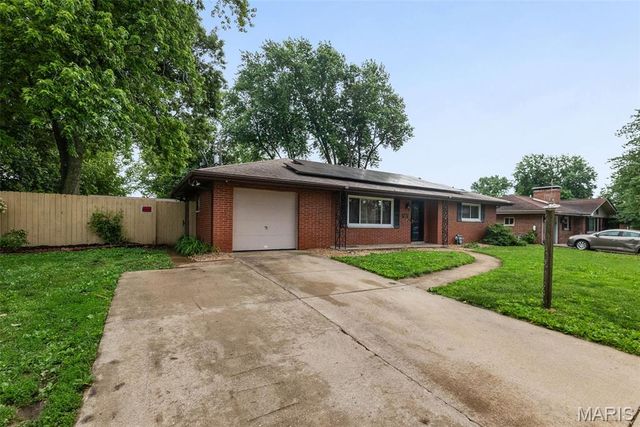 22 Buckingham Road, Belleville, IL 62226