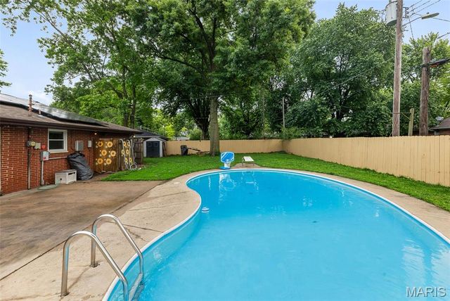 22 Buckingham Road, Belleville, IL 62226