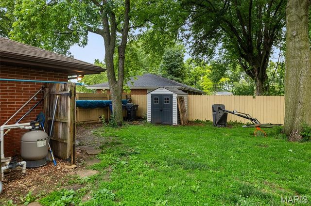 22 Buckingham Road, Belleville, IL 62226
