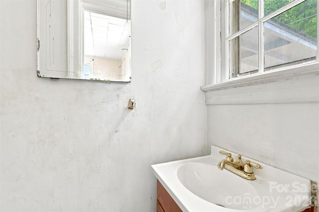 704 N Washington Street, Shelby, NC 28150