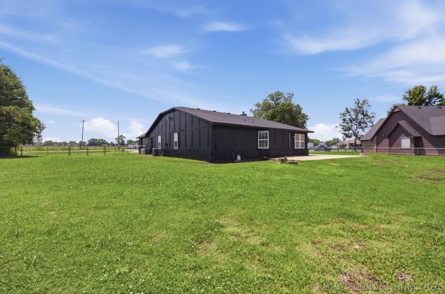 17621 E 80th Street North, Owasso, OK 74055