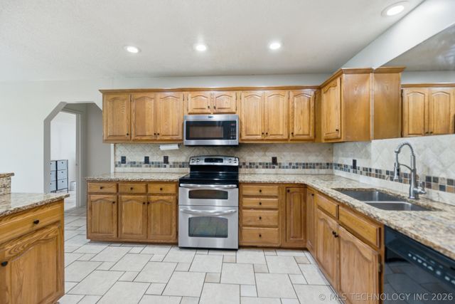 17621 E 80th Street North, Owasso, OK 74055
